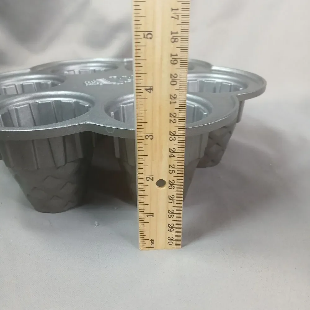 Nordic Ware Ice Cream Cone Cupcake Pan Non-Stick USA 4.5 Cups 6 Cakes Baking